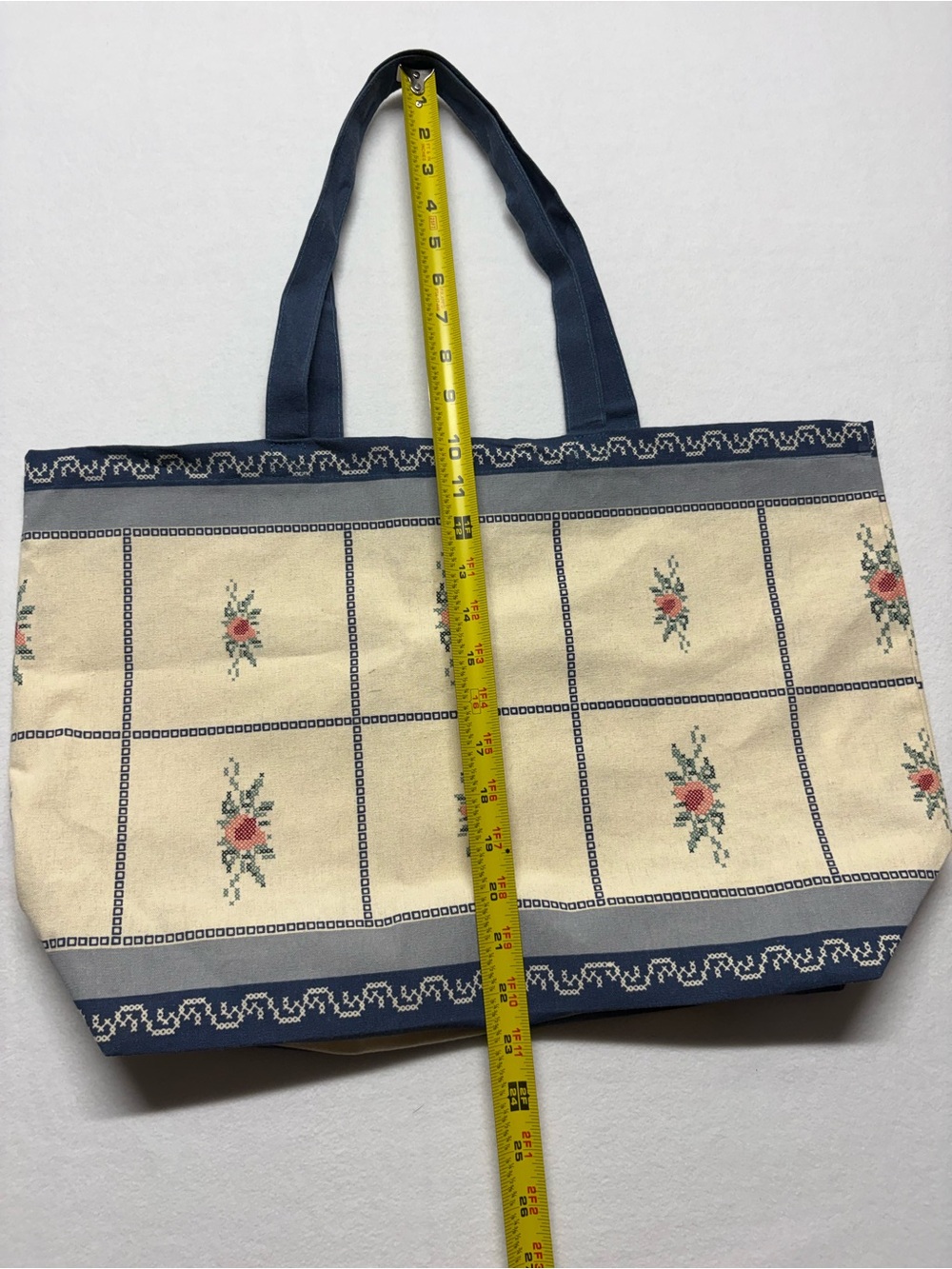 SEZANE x BAZISZT Blue
Cream & Pink Classic Floral Printed Large Canvas Tote Bag - Picture 4 of 8